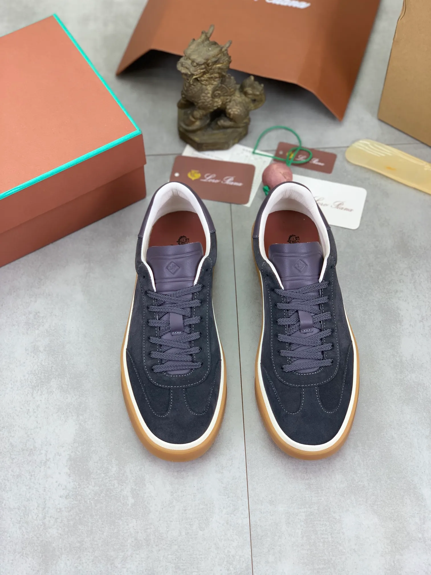Men's Men's Shoes 💰P540 New 💰High Quality Loro Piana 💯Top Authentic Grade💯Buy the original 1:1 copy💯 Founded the existing Loro Piana company on April 24, 1924. It is now the sixth generation of family business, providing top quality products to customers who are discerning in taste and quality. Imported original fabrics, made of plain calfskin lining. Hand-sewn threads with cowhide feet. Original packaging. Size: 38-45. 7⃣️ colors available.
